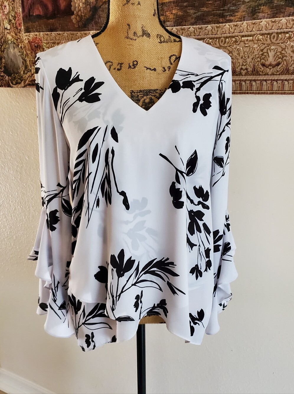 Vince Camuto White V-Neck Tunic with Black Floral Print
